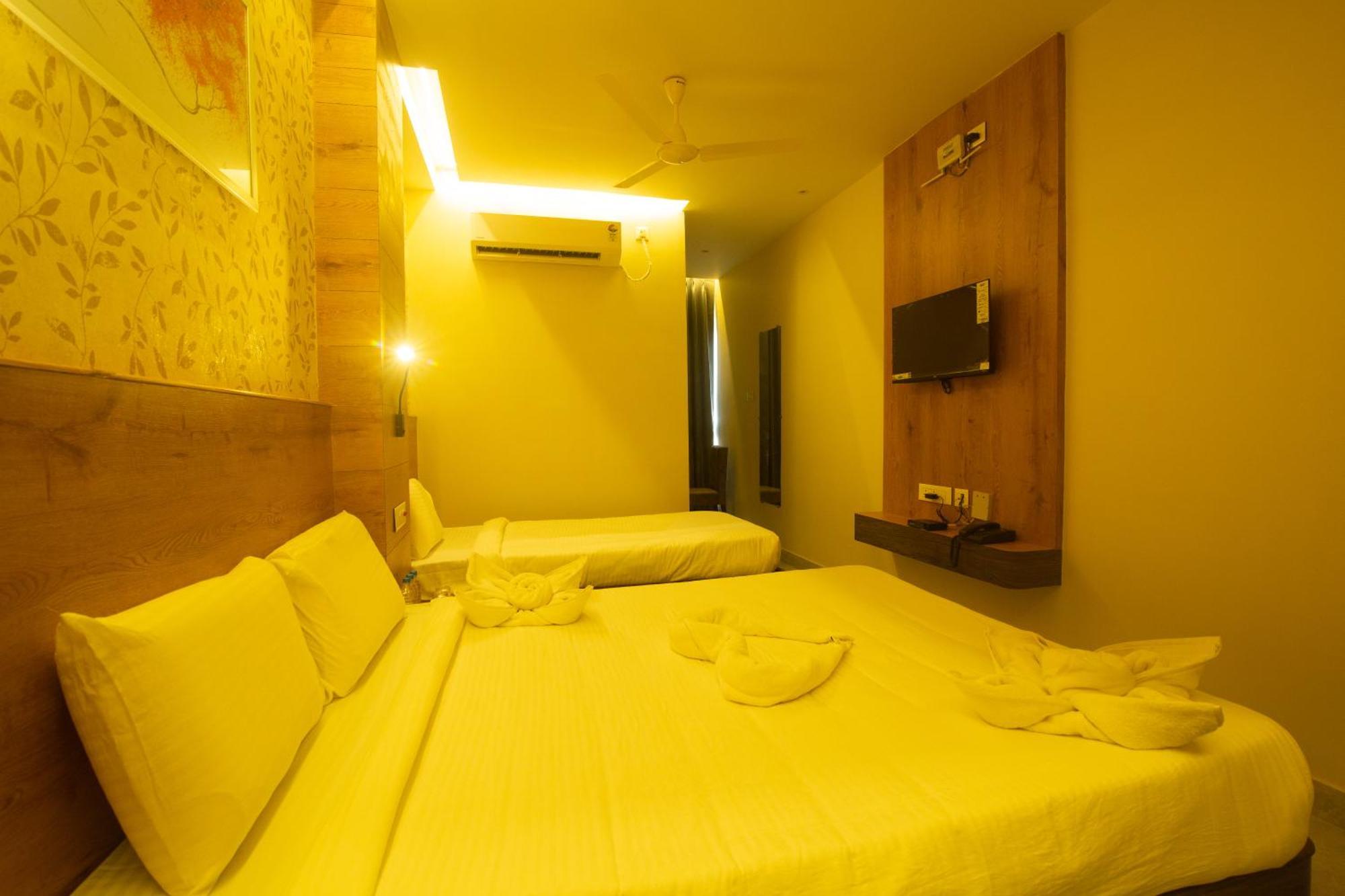 Hotel Palace View Murshidabad Екстер'єр фото